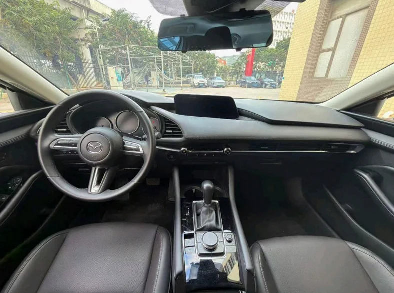 马自达昂克赛拉 后面外观一