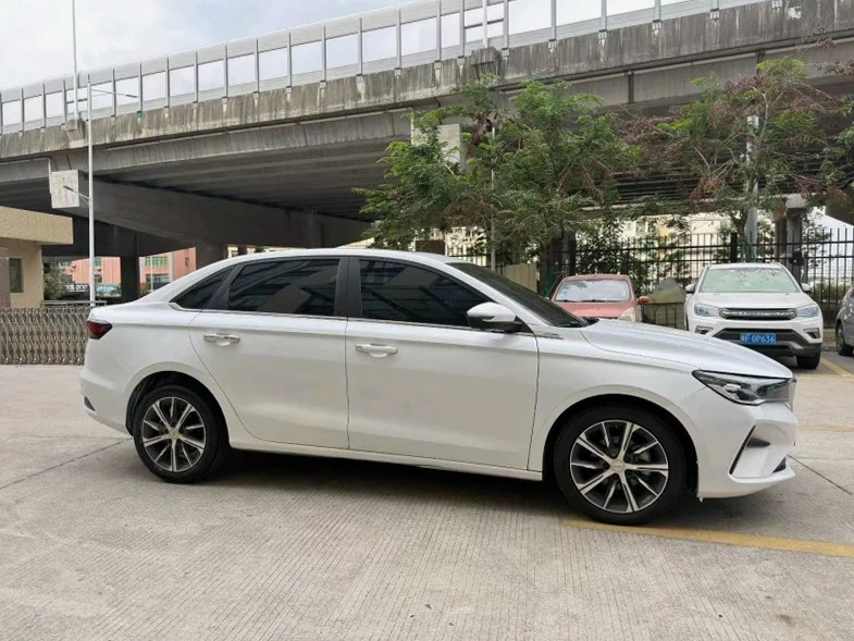 吉利帝豪 正面外观三