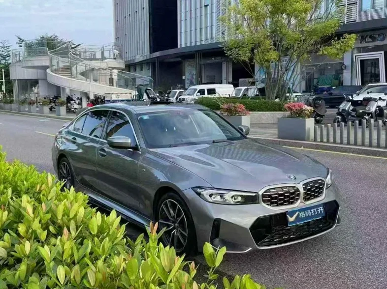 宝马3系 正面外观二