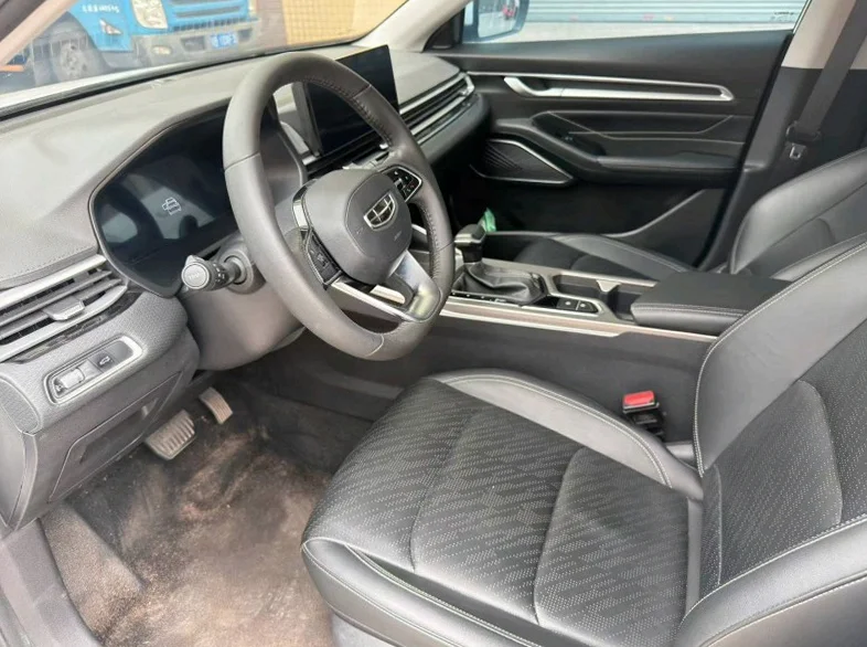 吉利帝豪 后面外观三