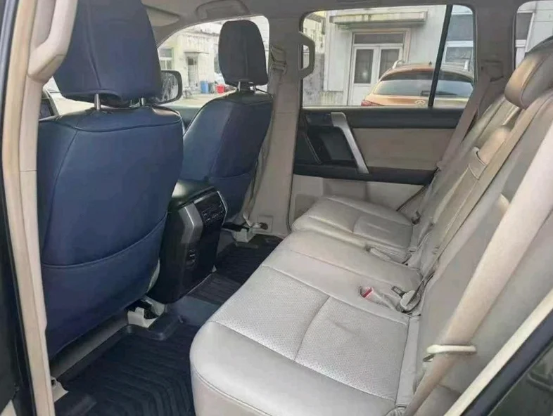 丰田普拉多 后面外观一