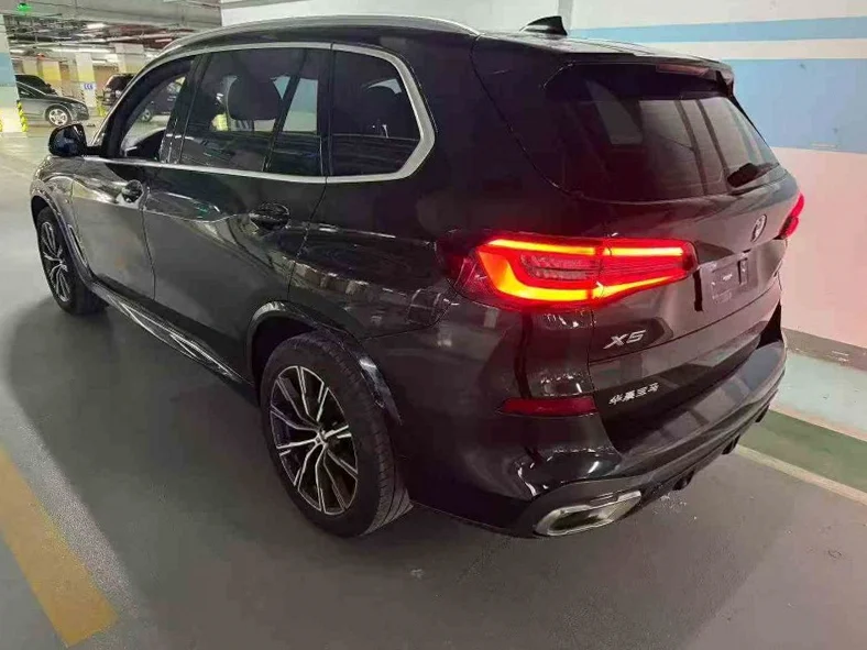宝马X5 后面外观三