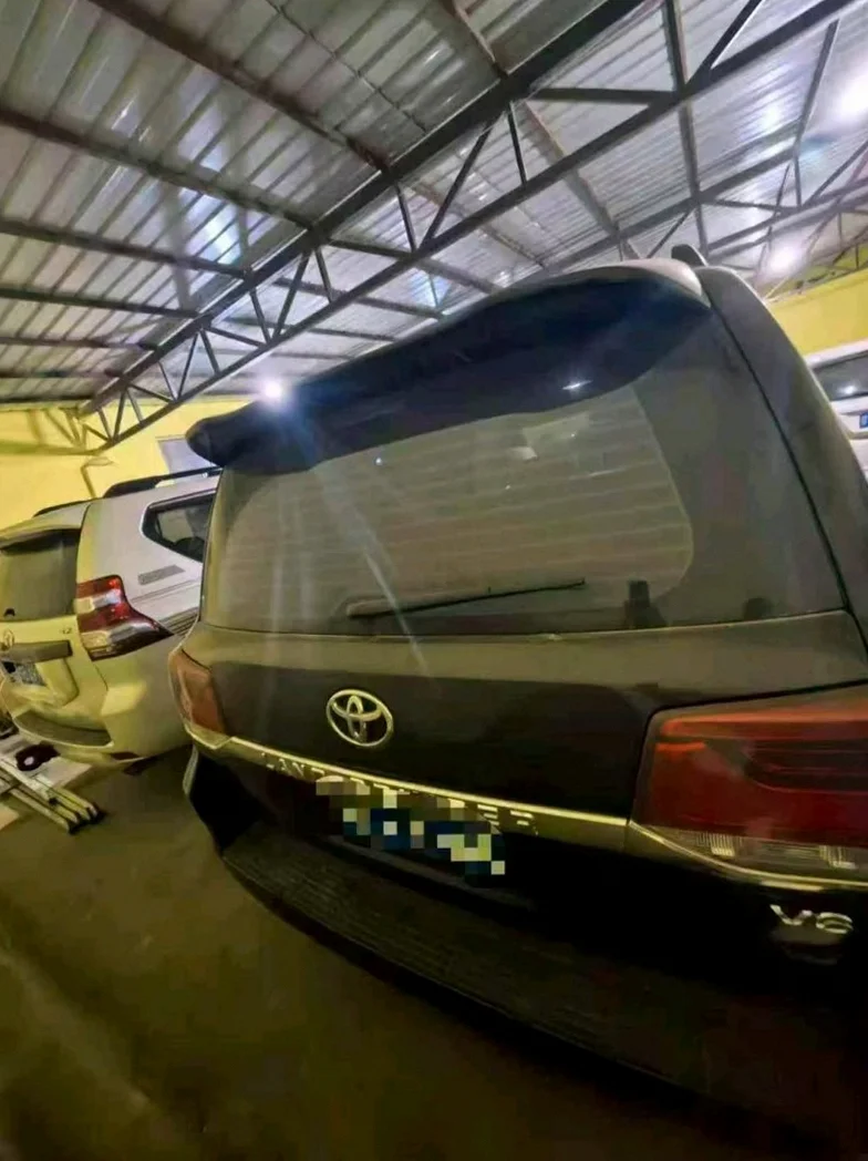 丰田兰德酷路泽 后面外观三