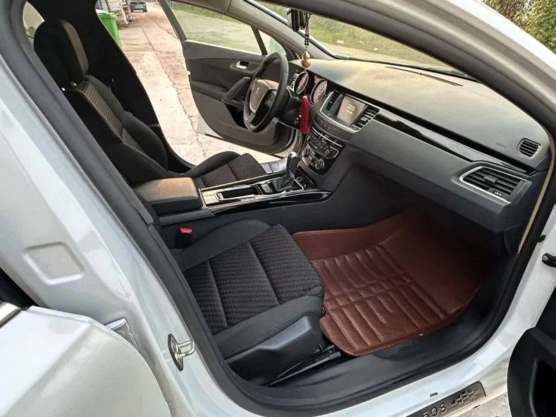 东风标致 内饰前排