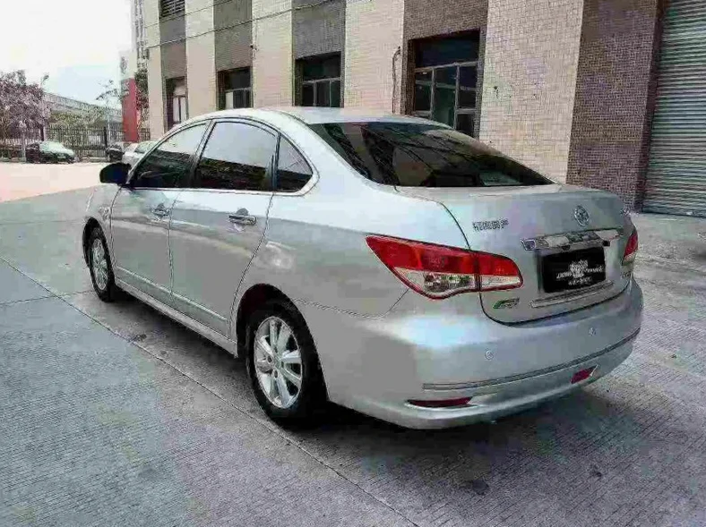 日产轩逸 后面外观三