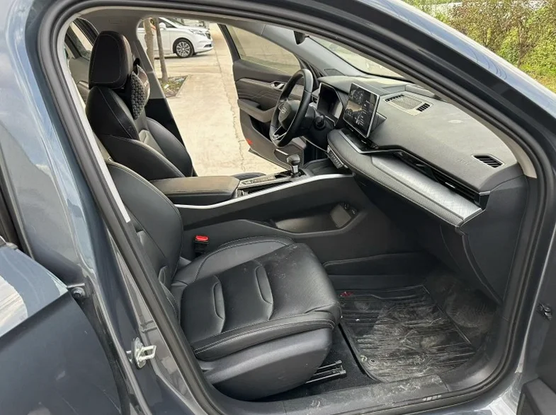 吉利星瑞 内饰后排