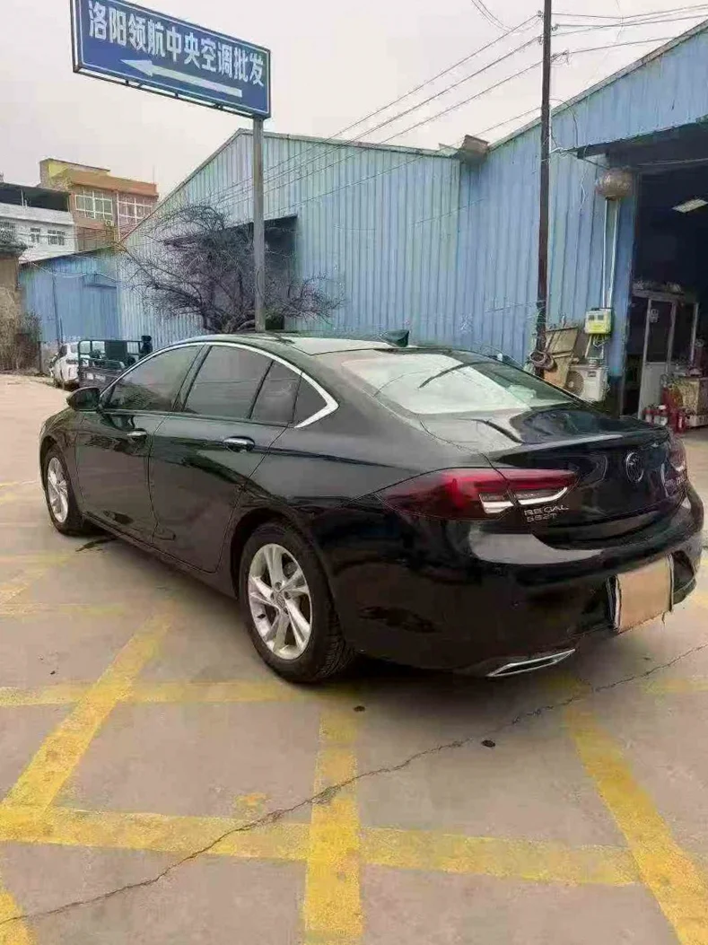 别克君威 内饰后排