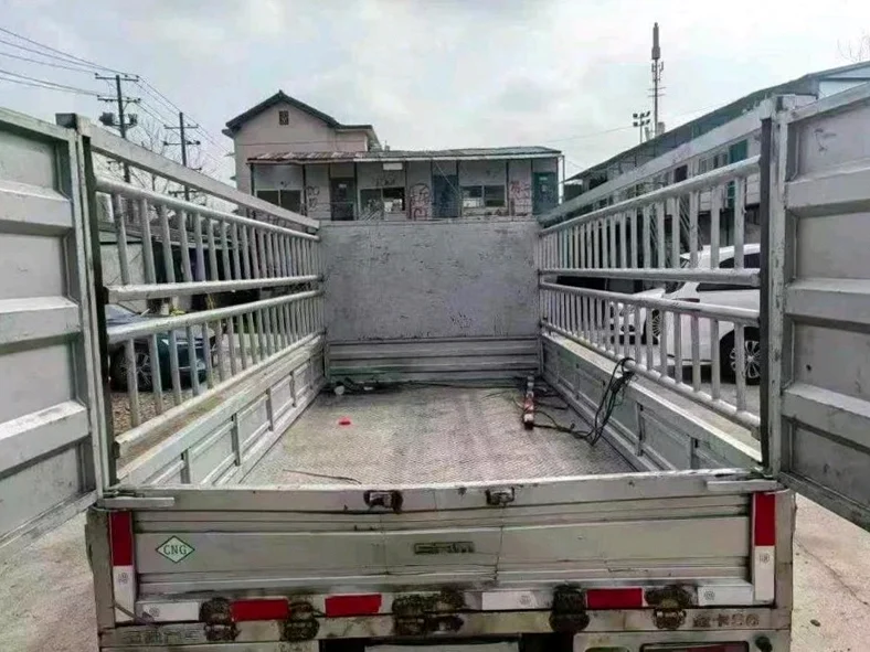 华晨鑫源 内饰前排