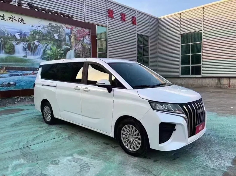 北汽制造王牌M7 正面外观三