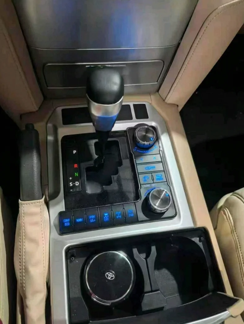 丰田兰德酷路泽 正面外观三