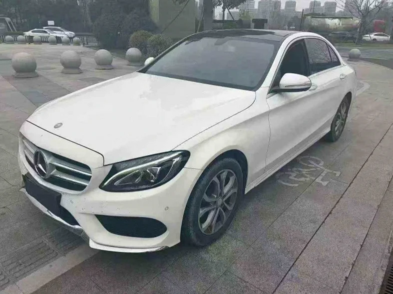 奔驰C 正面外观二