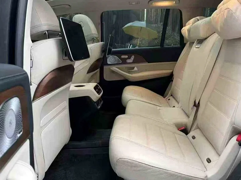 奔驰GLS 后面外观三