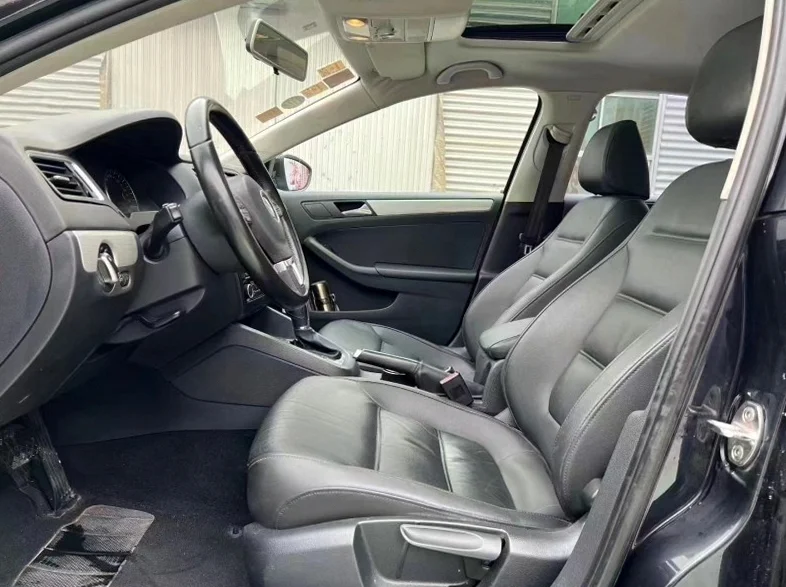 大众速腾 后面外观二