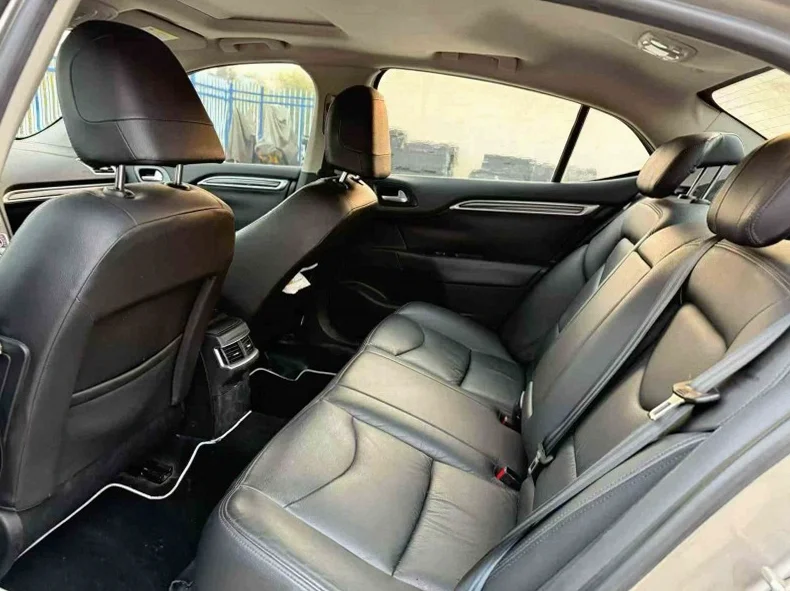 雪铁龙C4 后面外观一