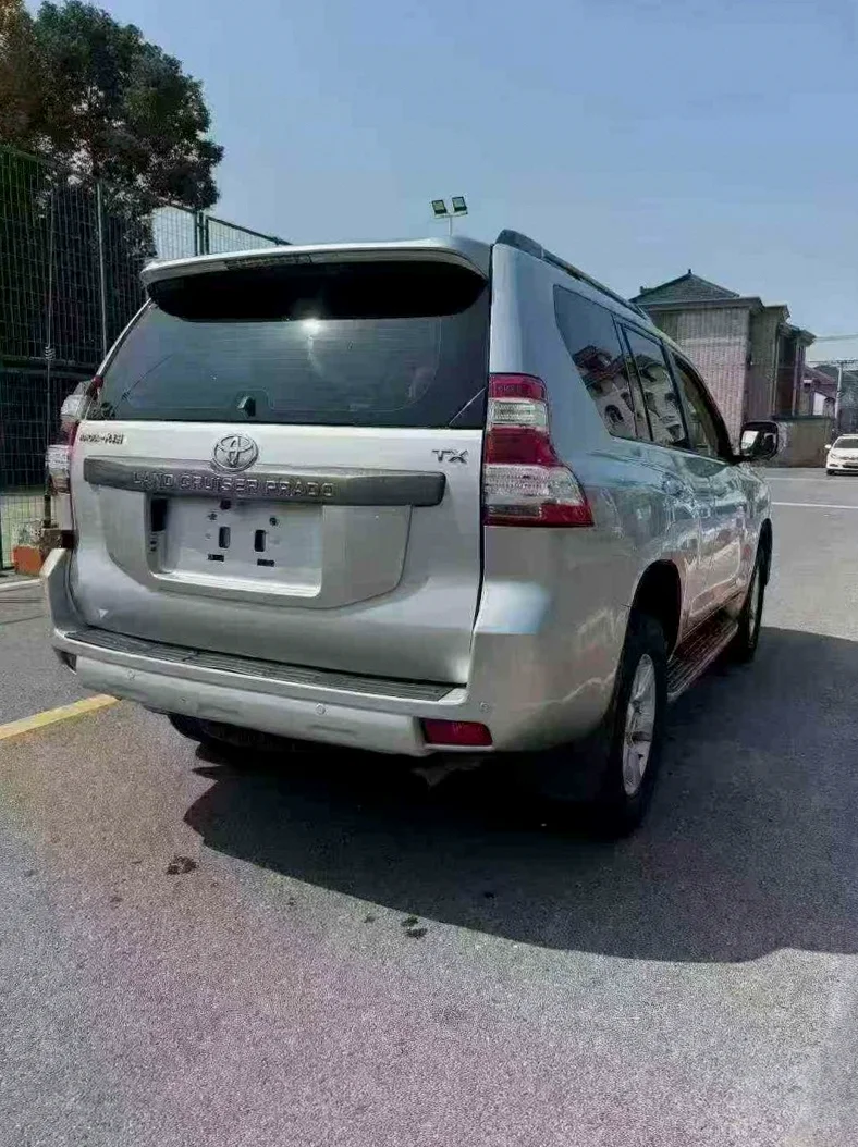 丰田普拉多 后面外观三