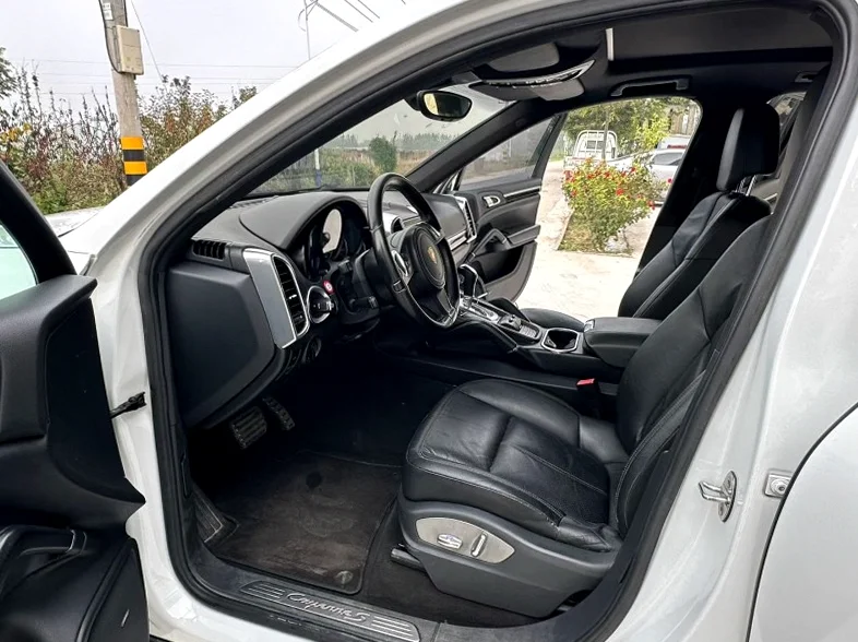 保时捷卡宴 后面外观二