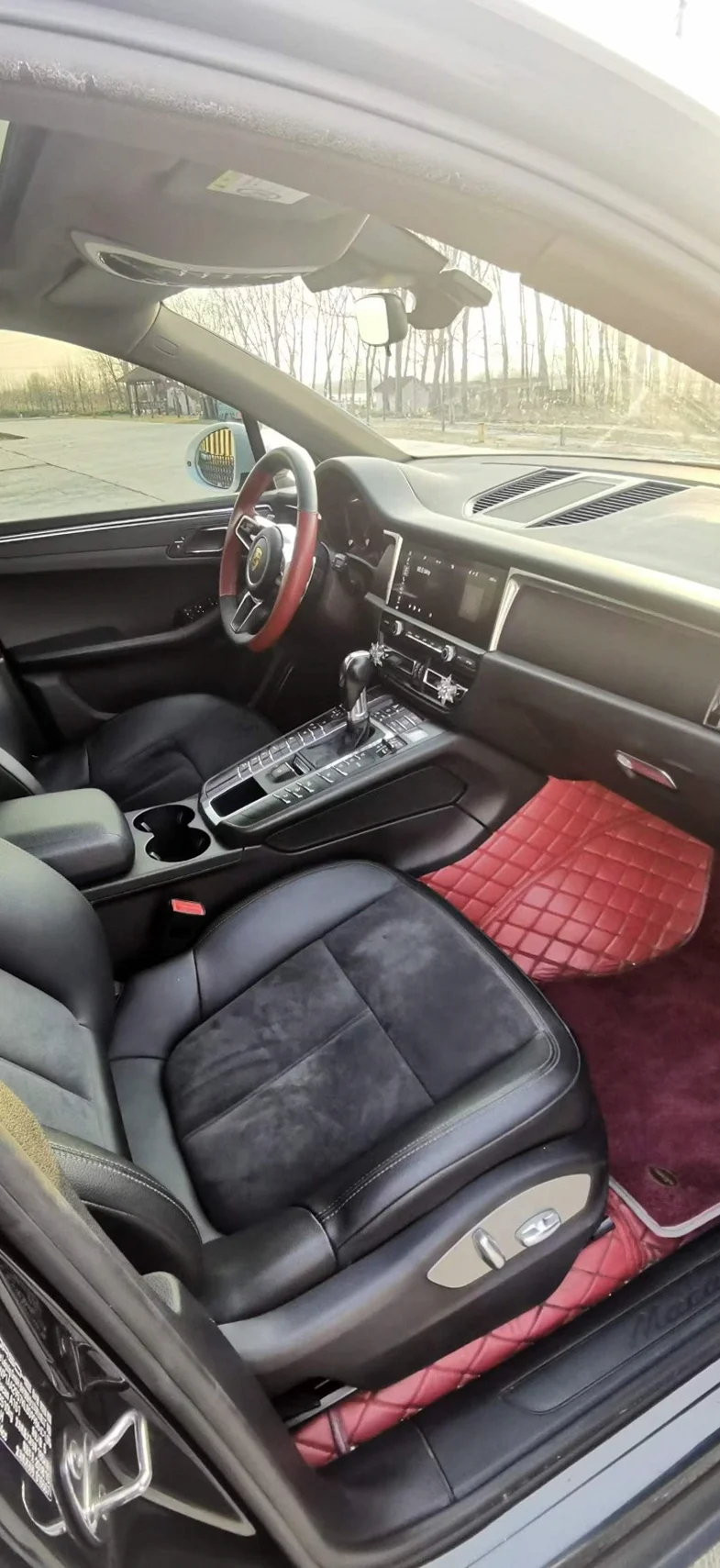 保时捷Macan 后面外观一