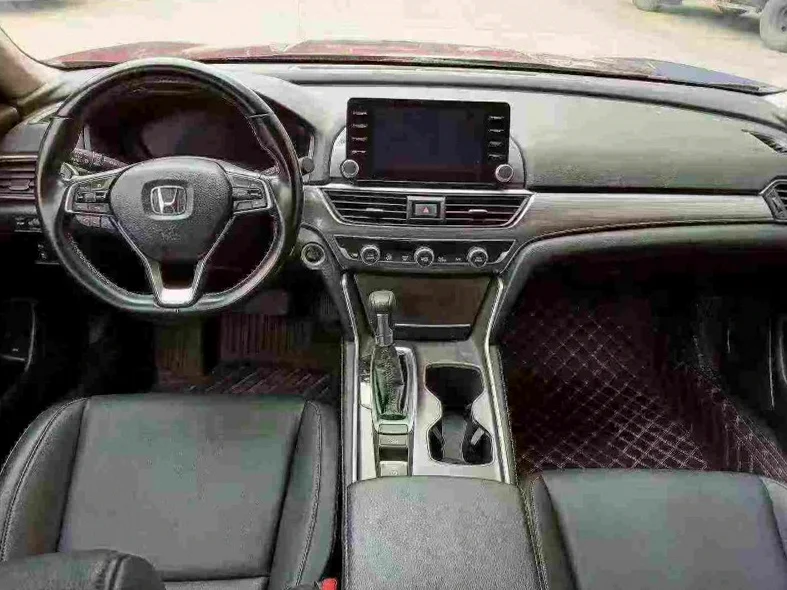 本田雅阁 后面外观一