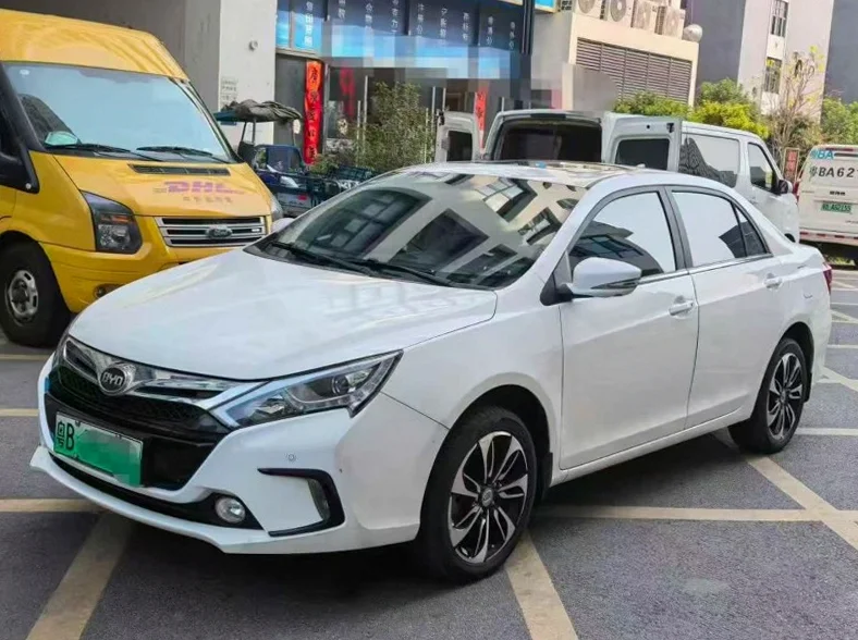 比亚迪秦 正面外观二