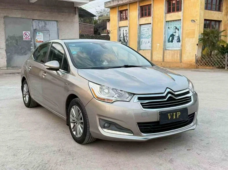 雪铁龙C4 正面外观二