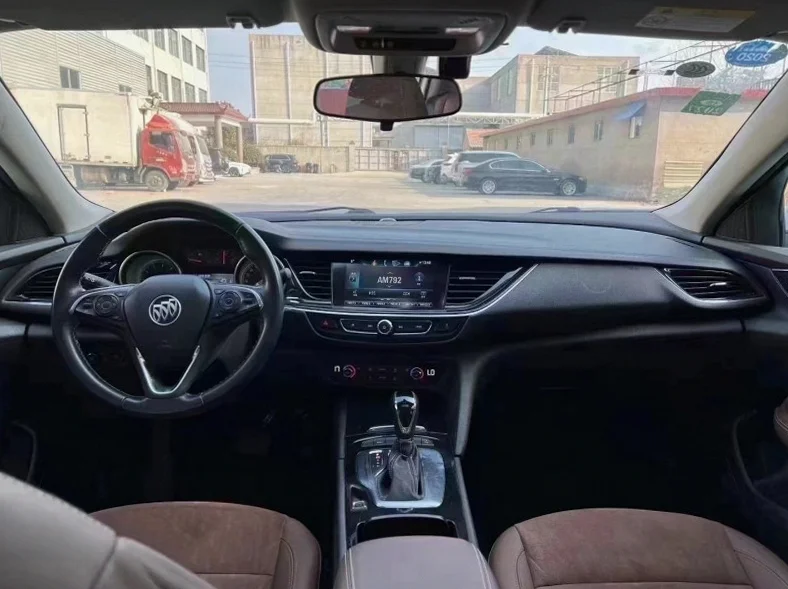 别克君威 后面外观一