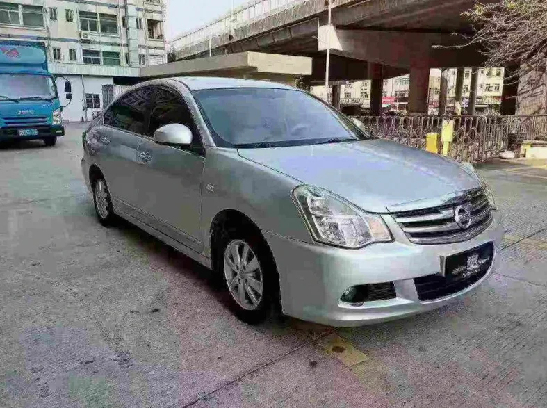 日产轩逸 正面外观二