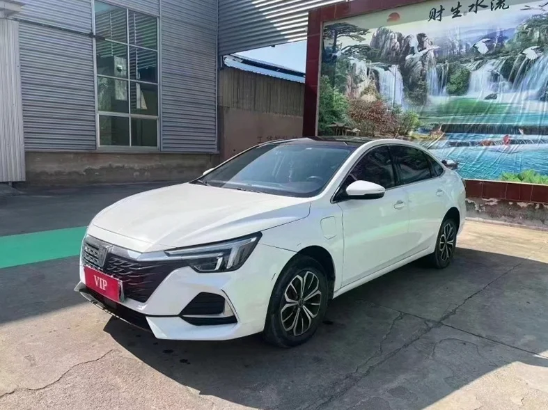 荣威i6 正面外观三