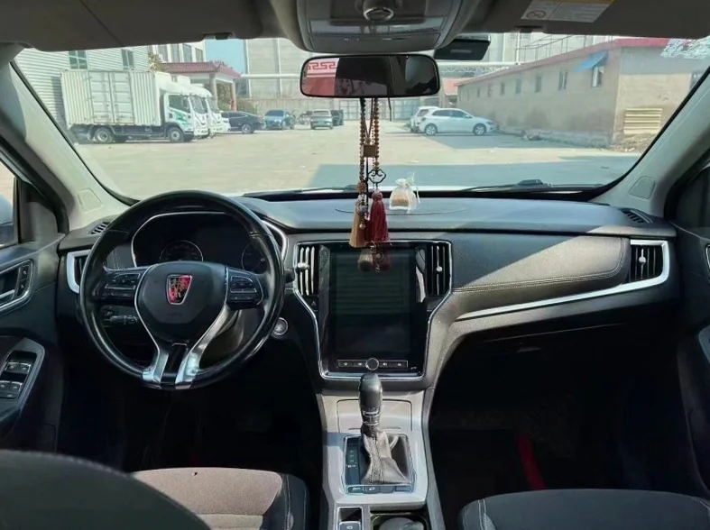 荣威RX5 后面外观一