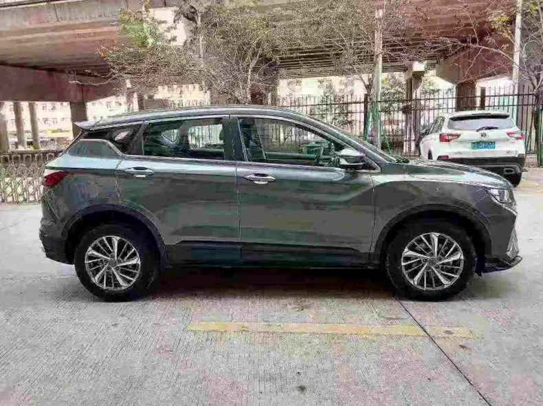 吉利缤越 内饰后排