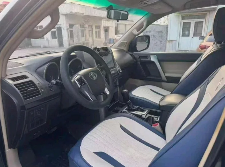 丰田普拉多 后面外观二