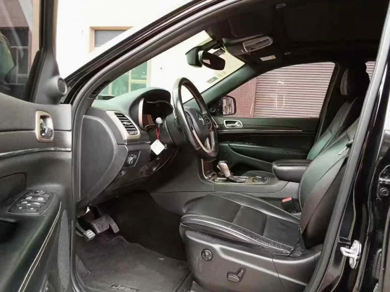 Jeep大切诺基 后面外观一