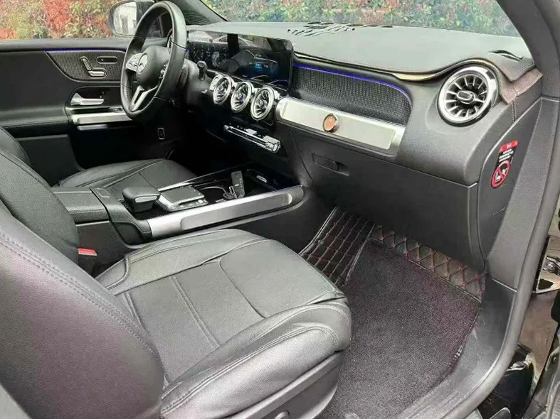 奔驰GLB 内饰前排