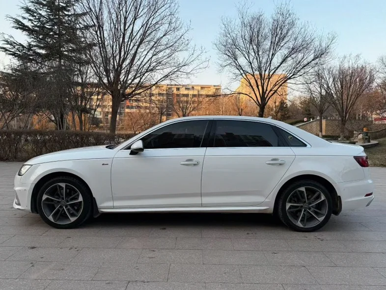 奥迪A4L 后面外观二