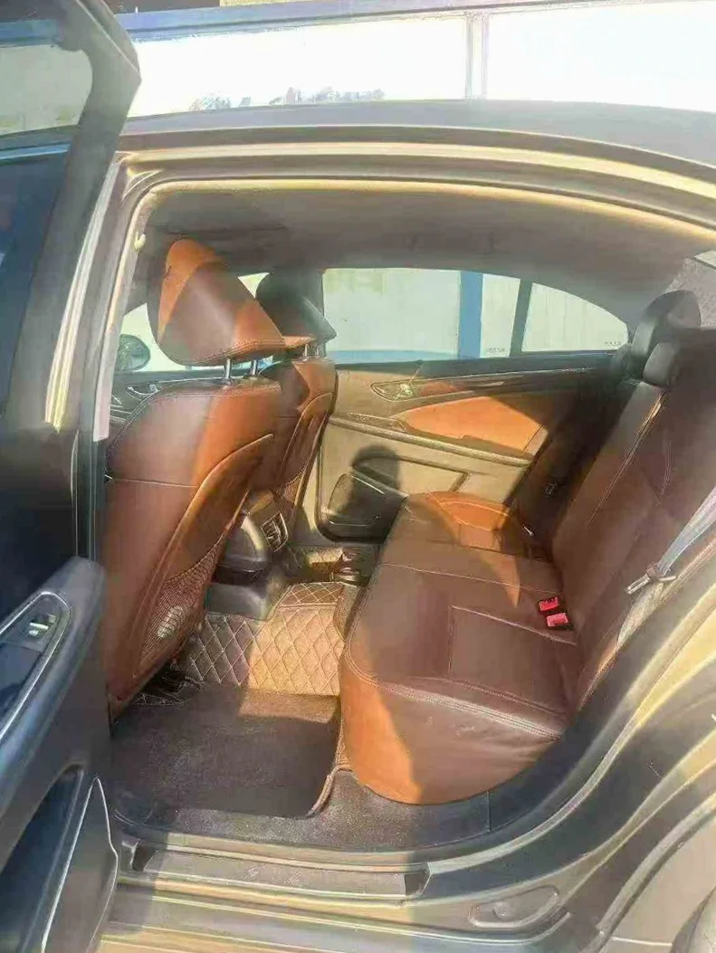 红旗H7 内饰前排