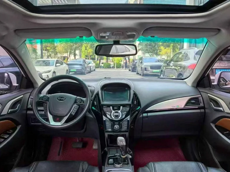 比亚迪秦 后面外观二