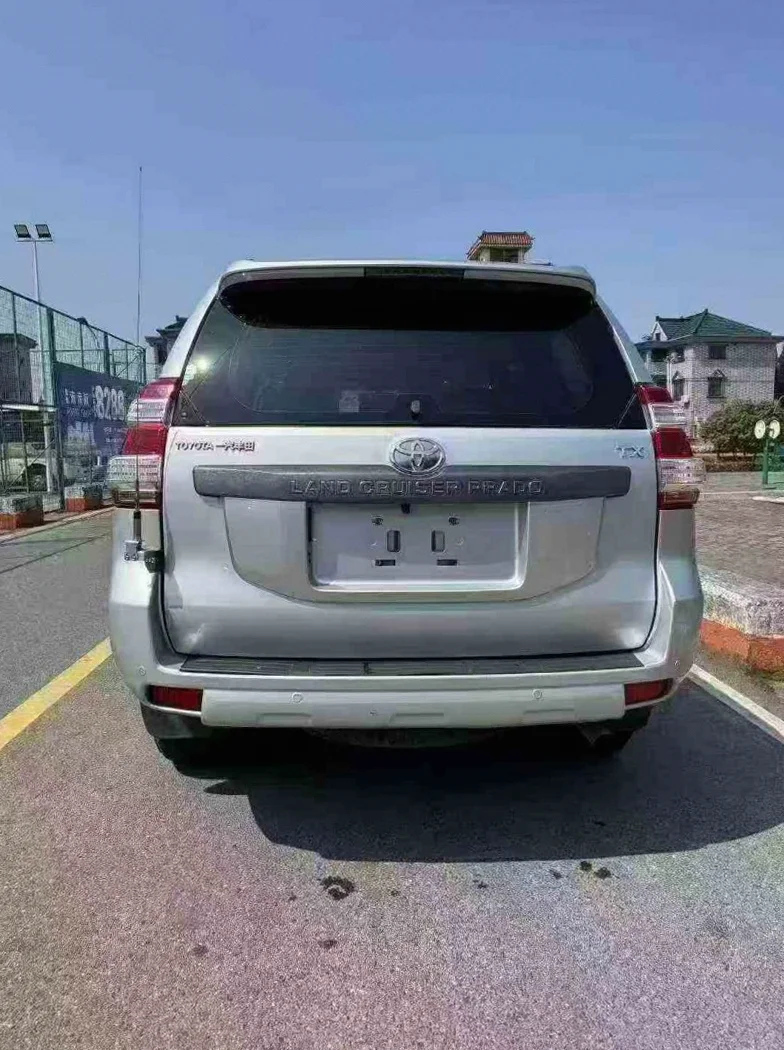 丰田普拉多 内饰后排