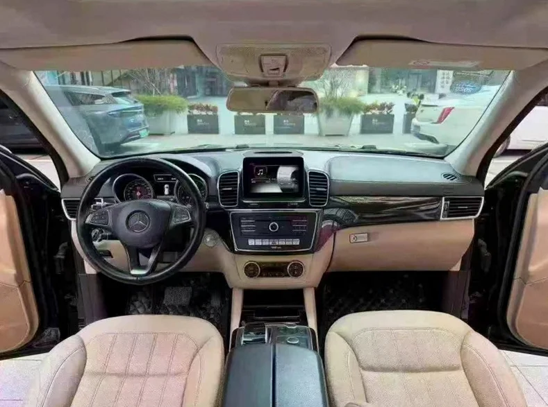 奔驰GLS 后面外观二