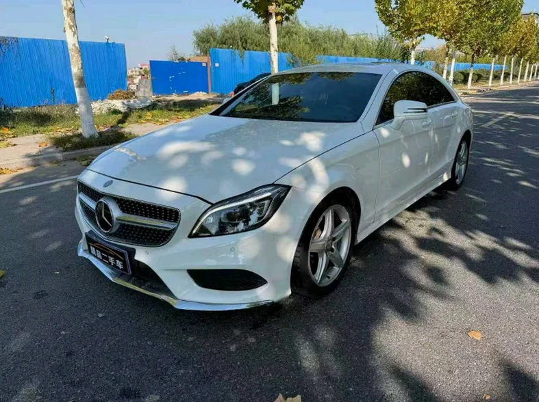 奔驰CLS 正面外观三