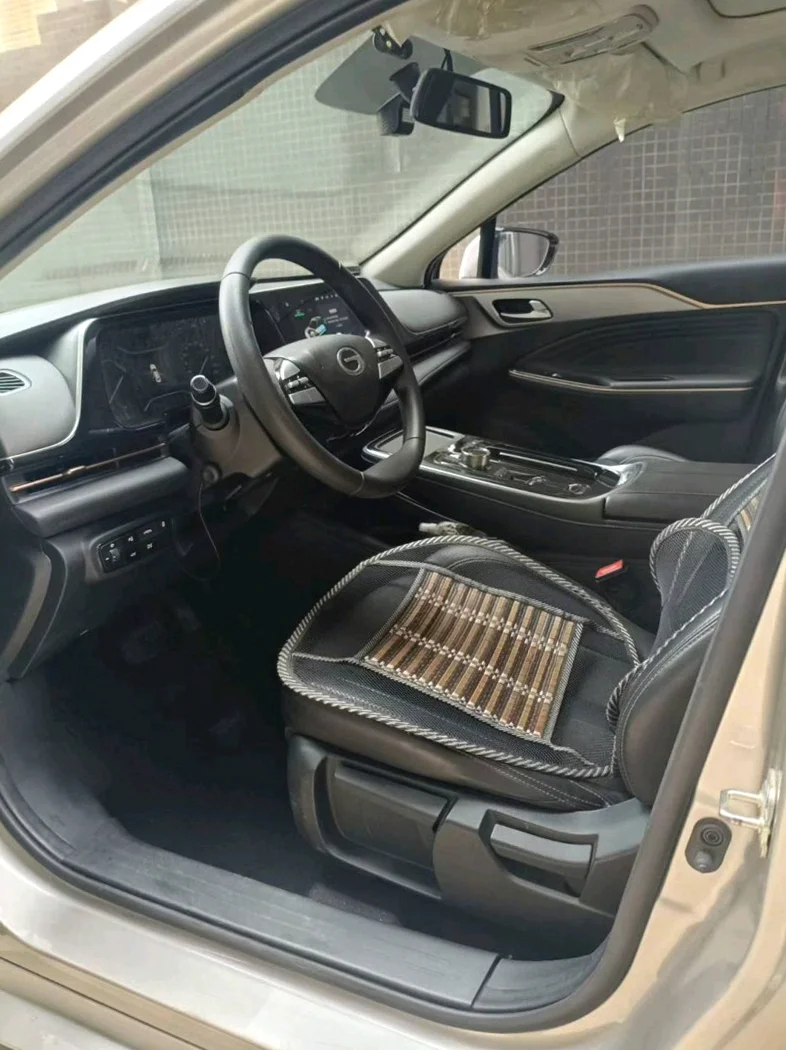 传祺埃安S580 后面外观一