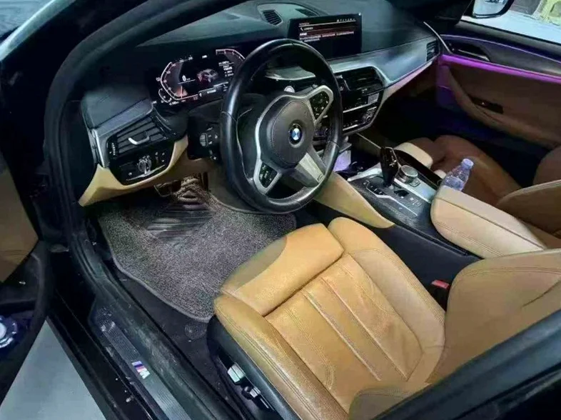 宝马5系 后面外观一