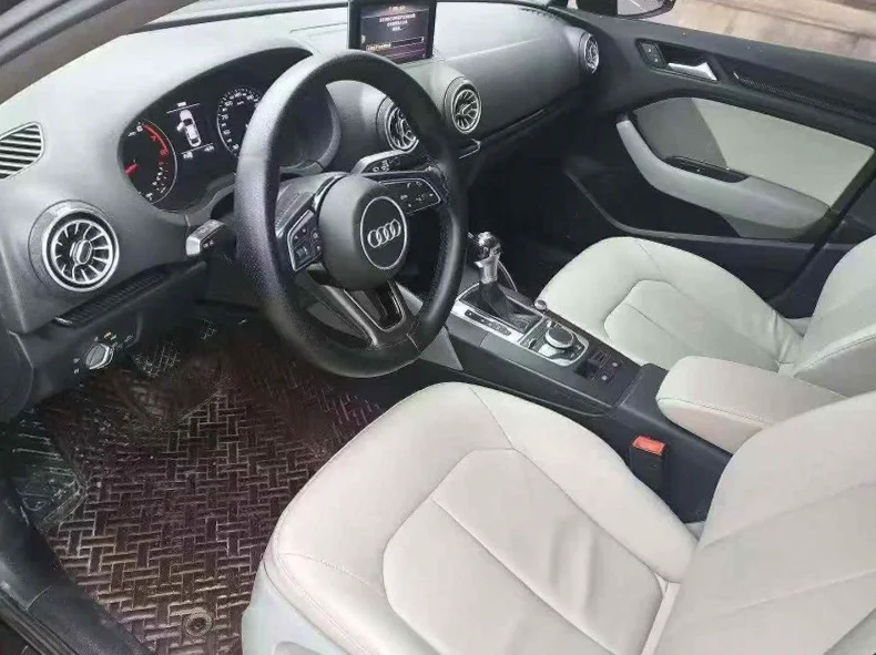 奥迪A3 后面外观一