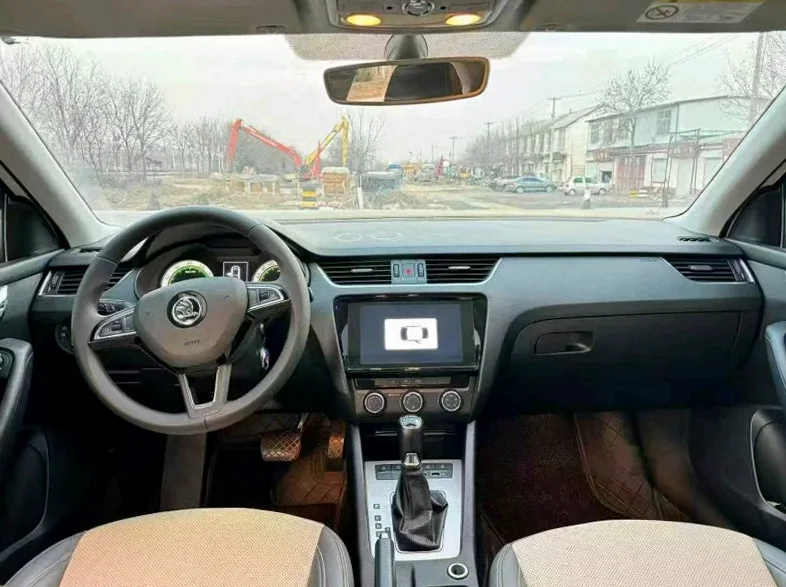 斯柯达明锐 后面外观一