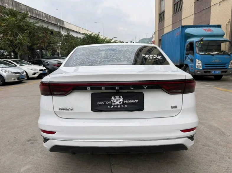 吉利帝豪 驾驶室