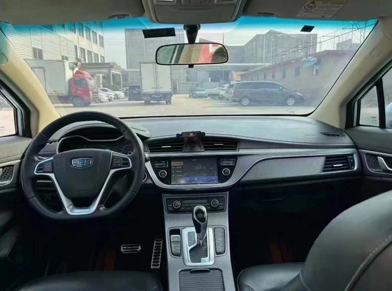 吉利帝豪 后面外观三