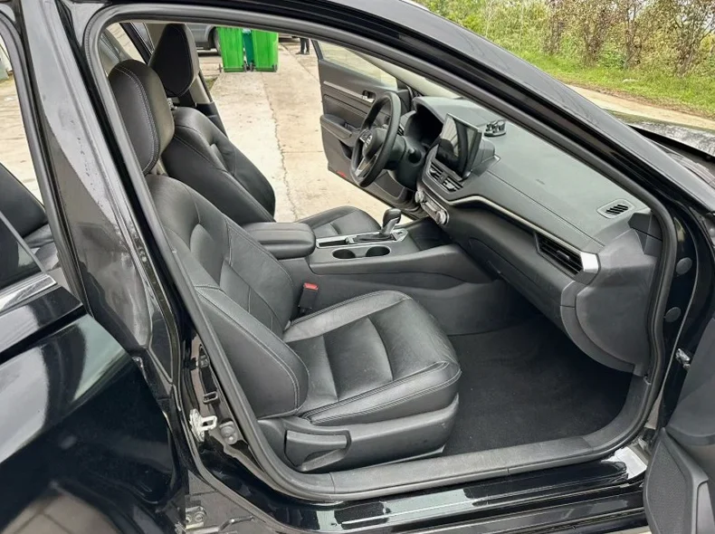 日产天籁 内饰前排