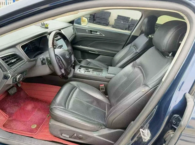 福特金牛座 后面外观三