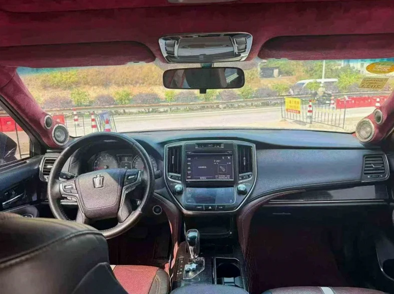 丰田皇冠 后面外观二