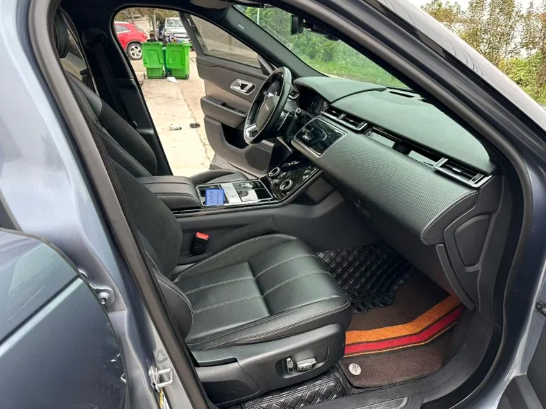 路虎揽胜星脉 内饰后排