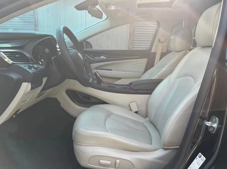 别克君越 后面外观二