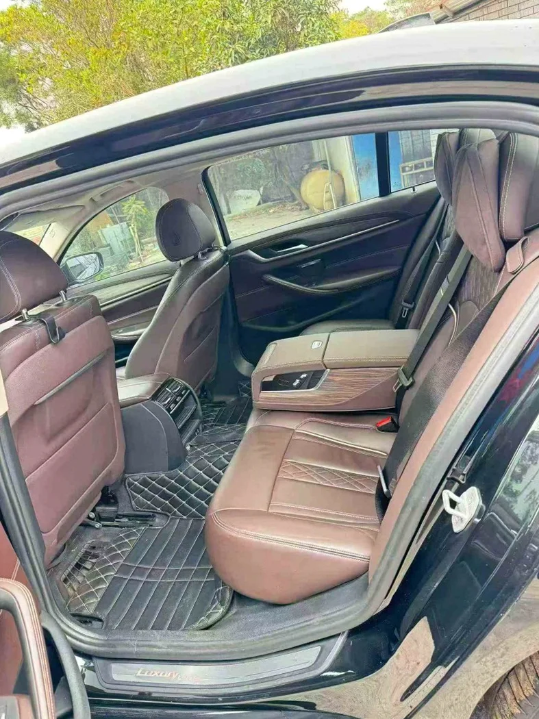 宝马5系 后面外观一